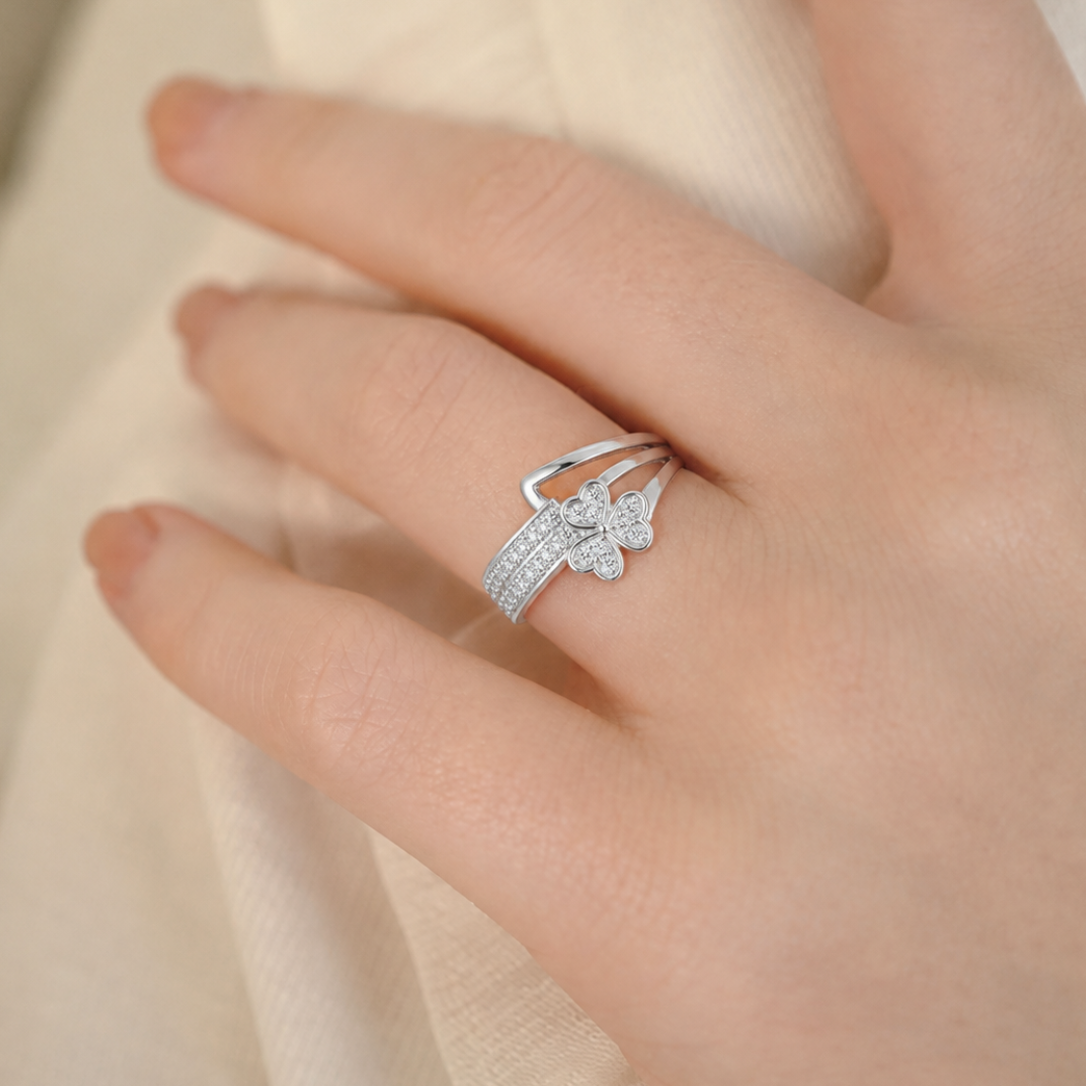 Elegantly Entwined Clover Ladies Diamond Band