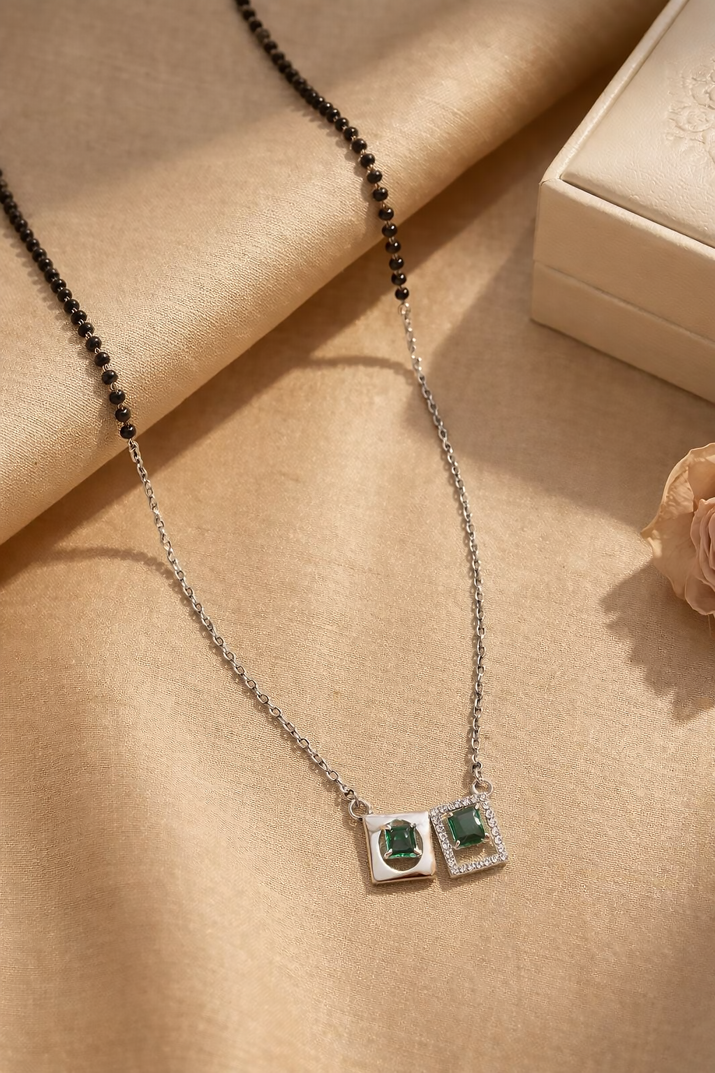 Modern Geometric Emerald-Accent Mangalsutra
