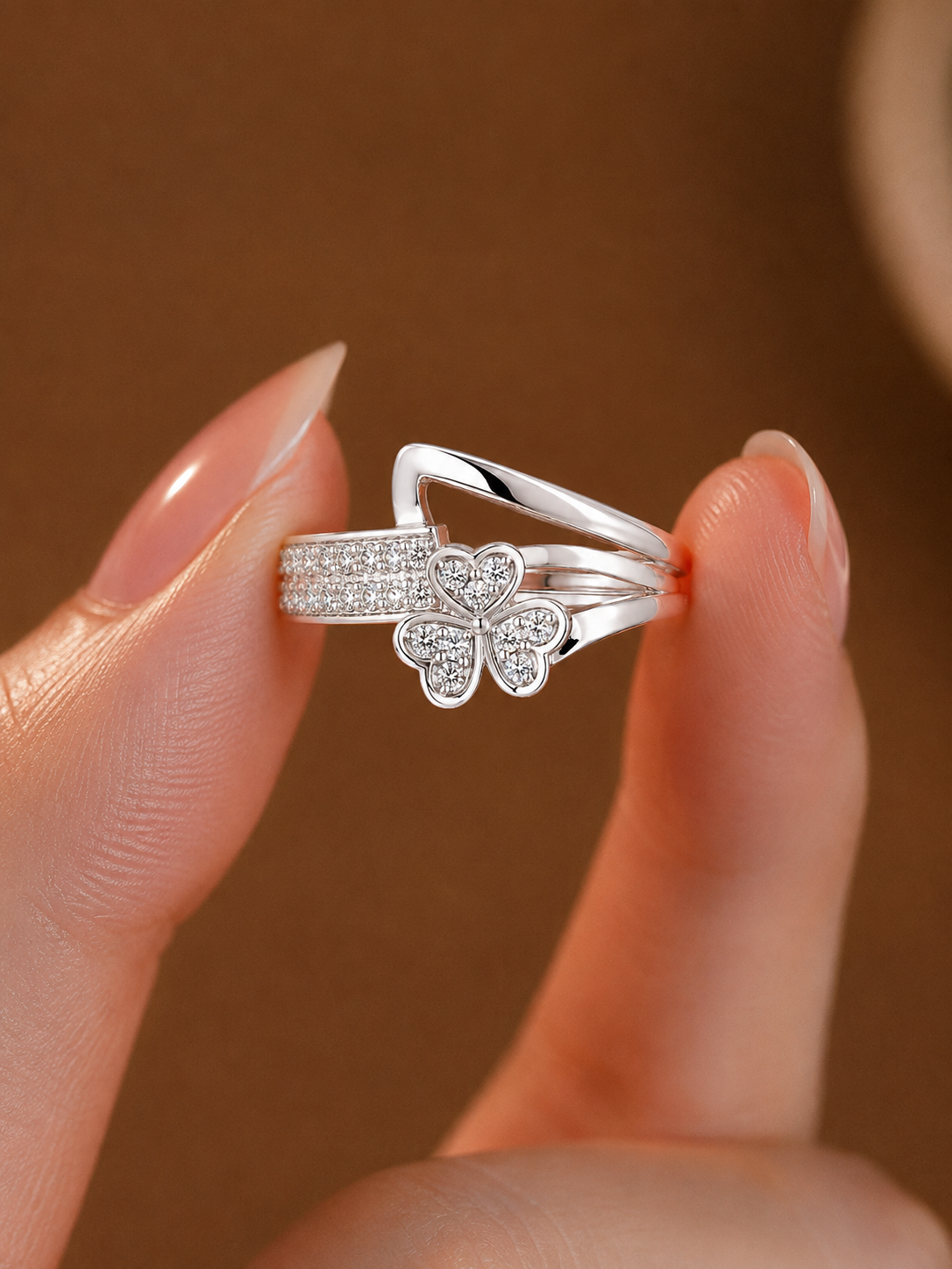 Elegantly Entwined Clover Ladies Diamond Band
