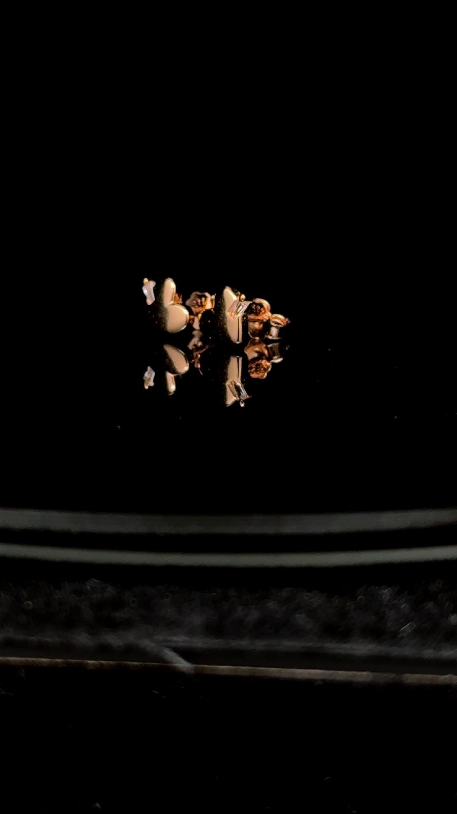 Beige Heart Shell Stud Earrings