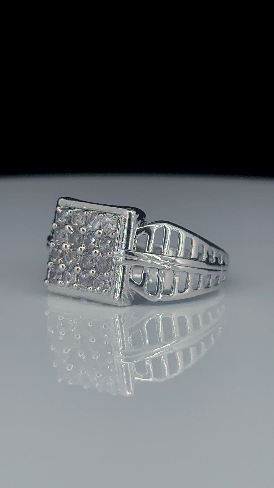 Royal Square Diamond-Cut 925 Silver Ring