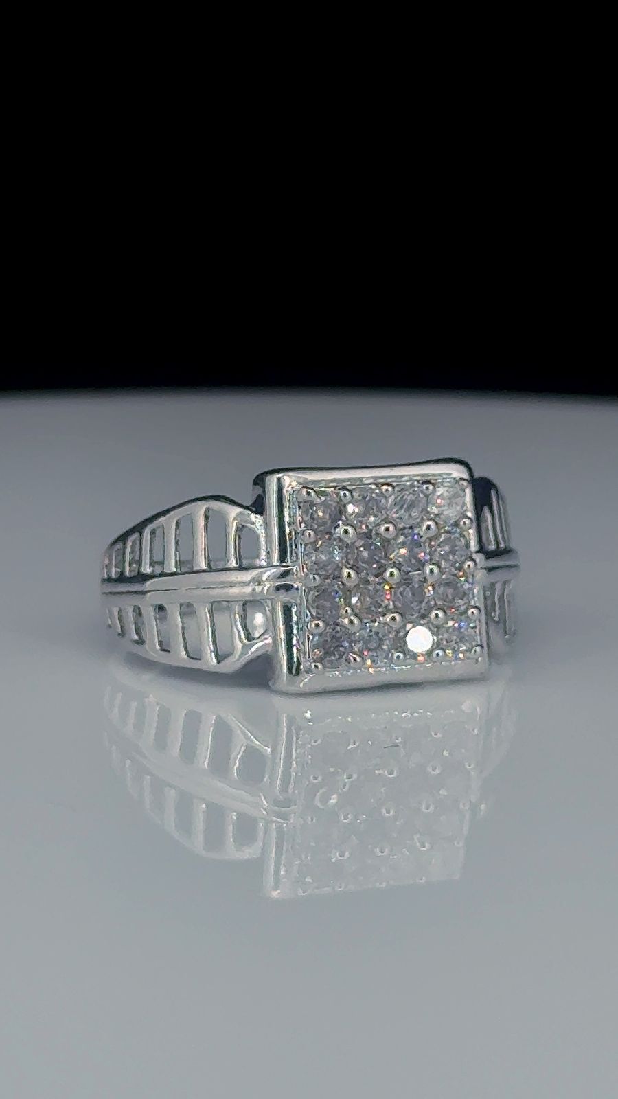 Royal Square Diamond-Cut 925 Silver Ring