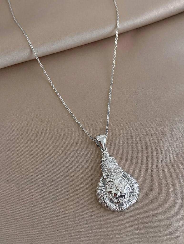 Regal Majestic Lion Head Pendant with Curb Chain