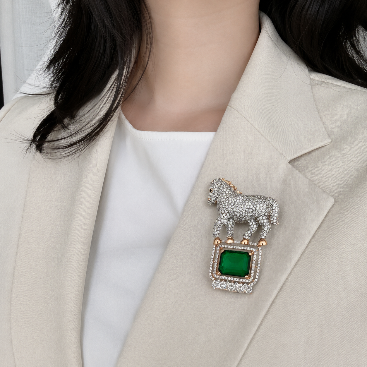 Grand Equestrian Emerald Pedestal Brooch