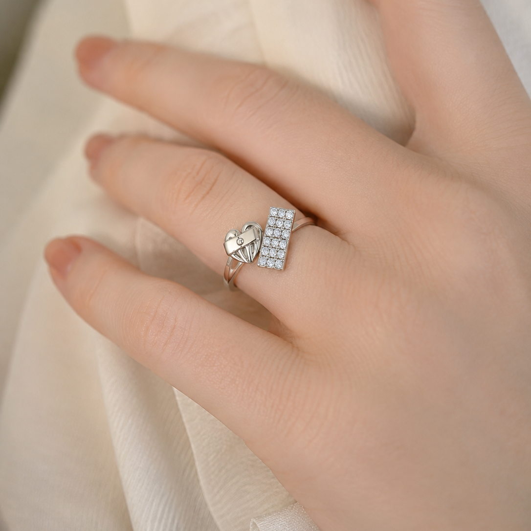 Charming Heart and Pavé Panel Ladies Band