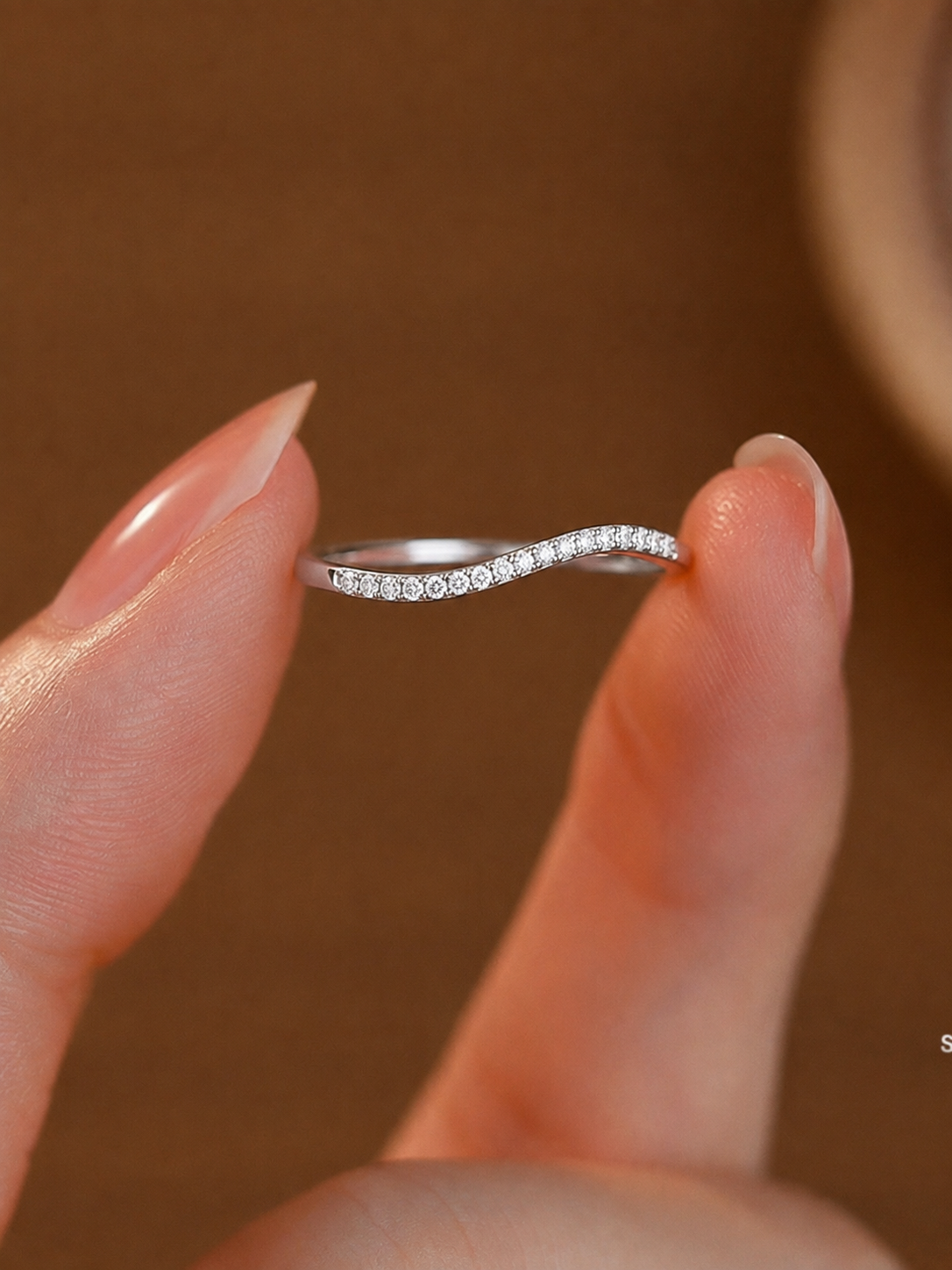 Elegant Curved Pavé Diamond Ladies Band